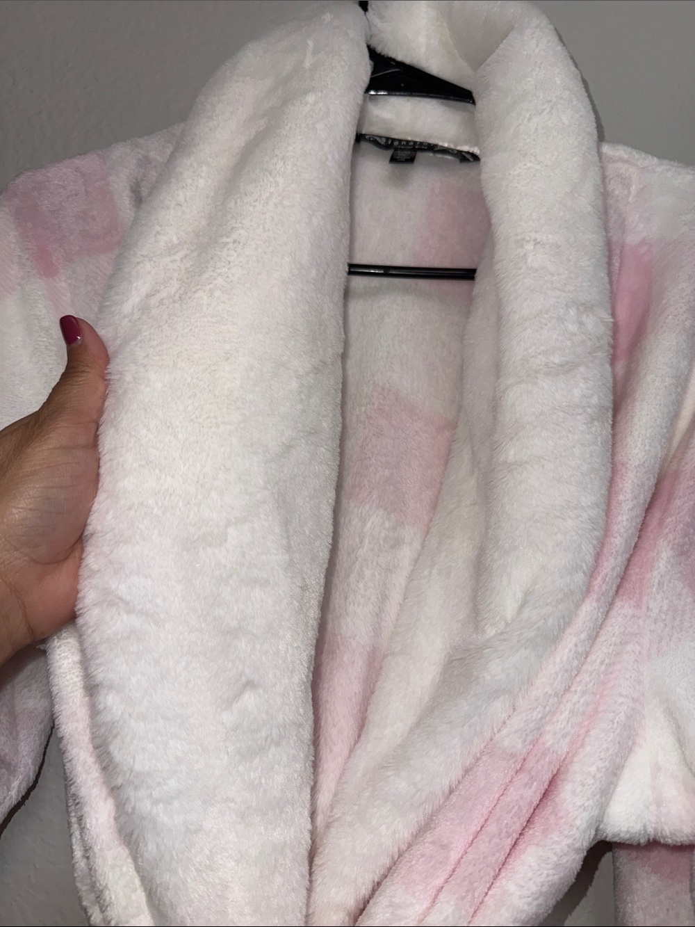 Signature Pink & White Ultra-Soft Robe - Picture 2 of 3